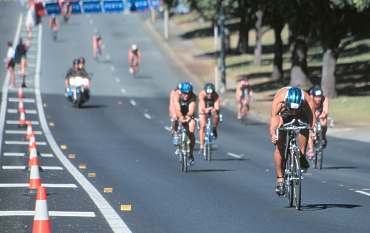 Racers return to the city center from Kings Park.